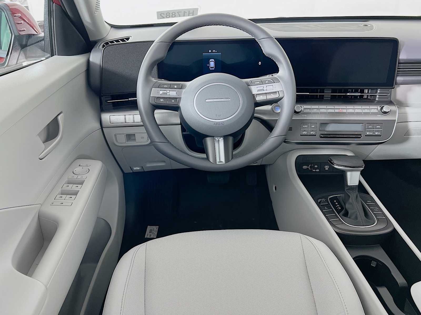 2025 Hyundai Kona SEL - Photo 15