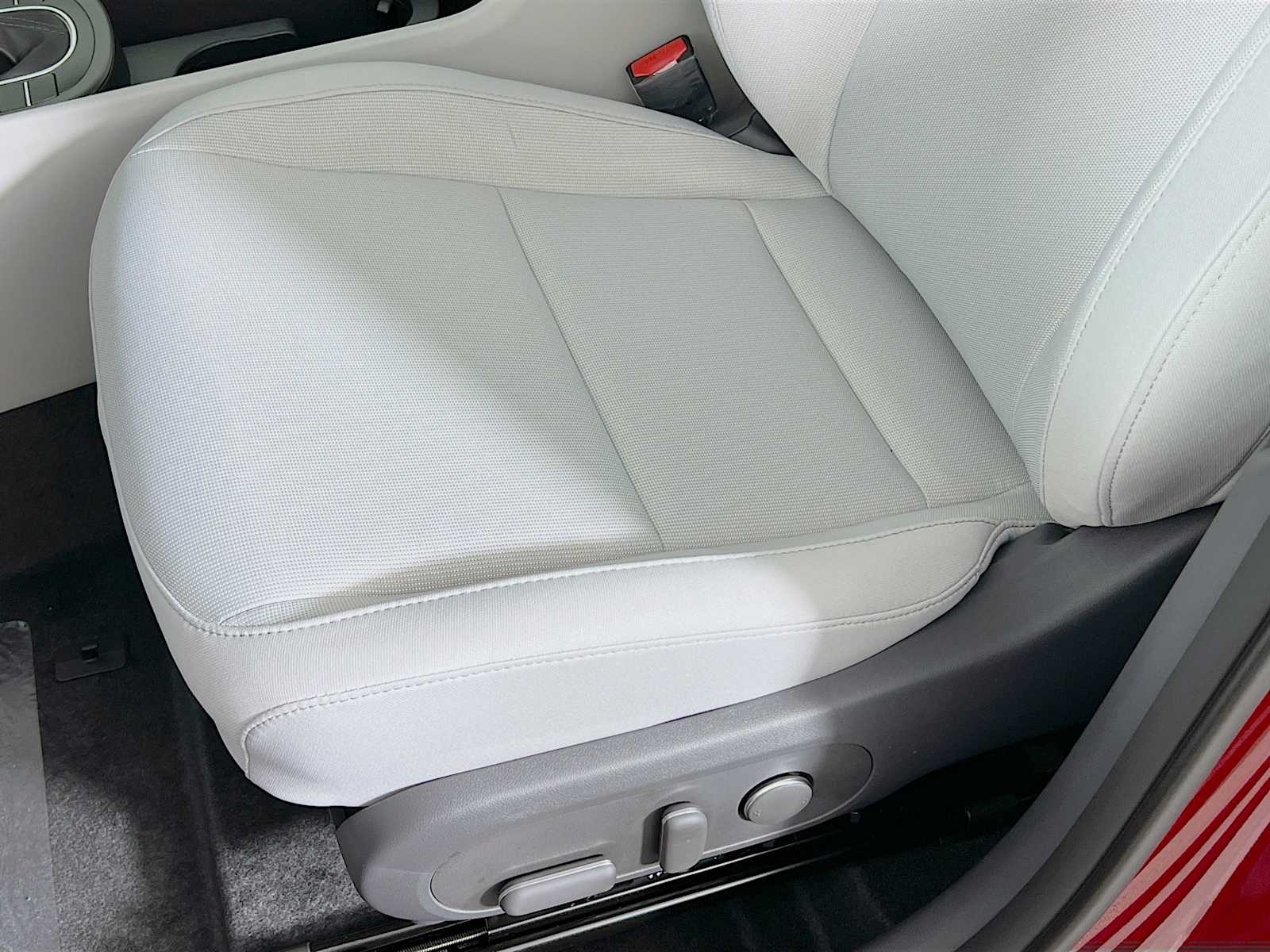 2025 Hyundai Kona SEL - Photo 17