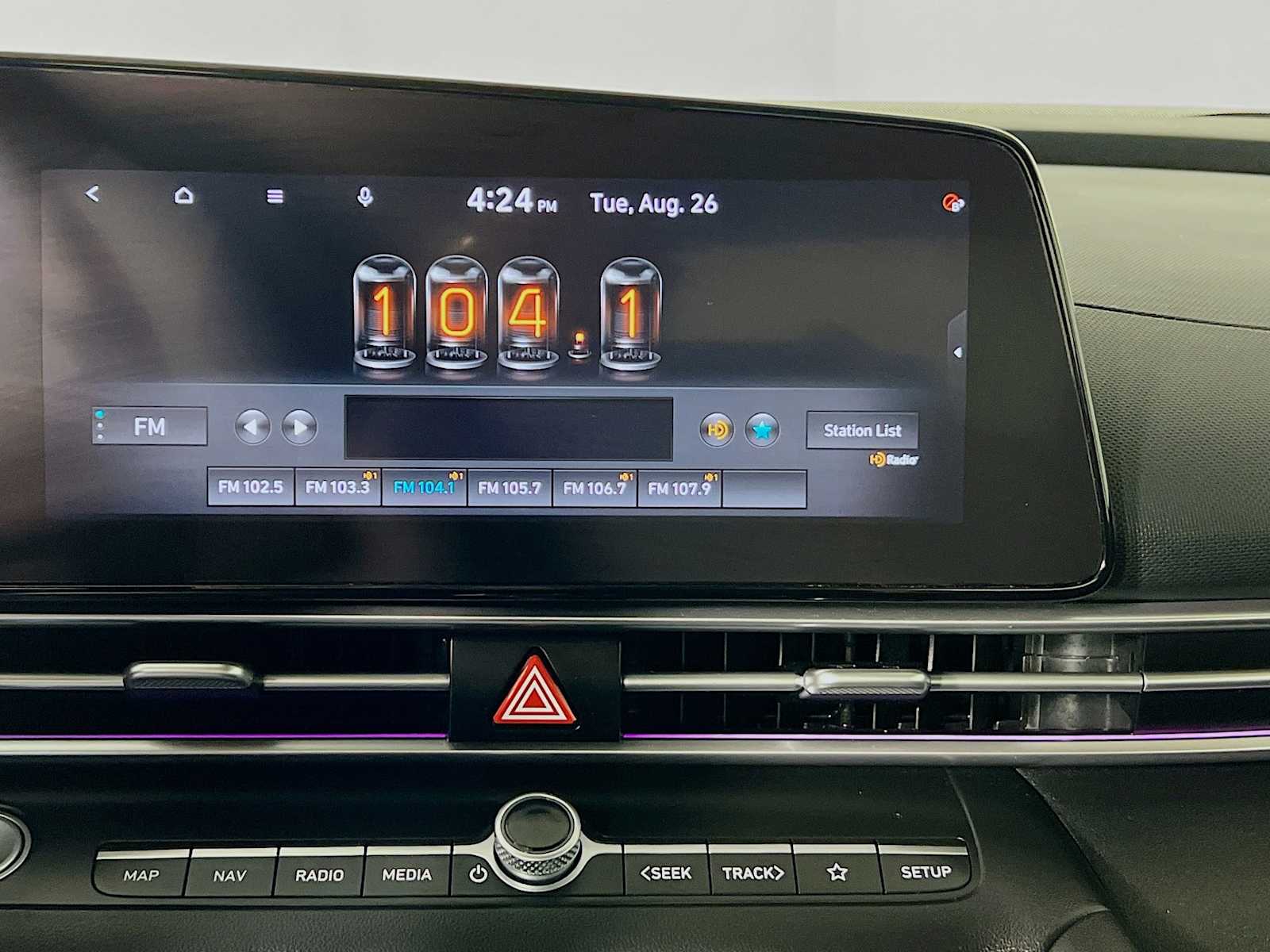2023 Hyundai Elantra Limited - Photo 15