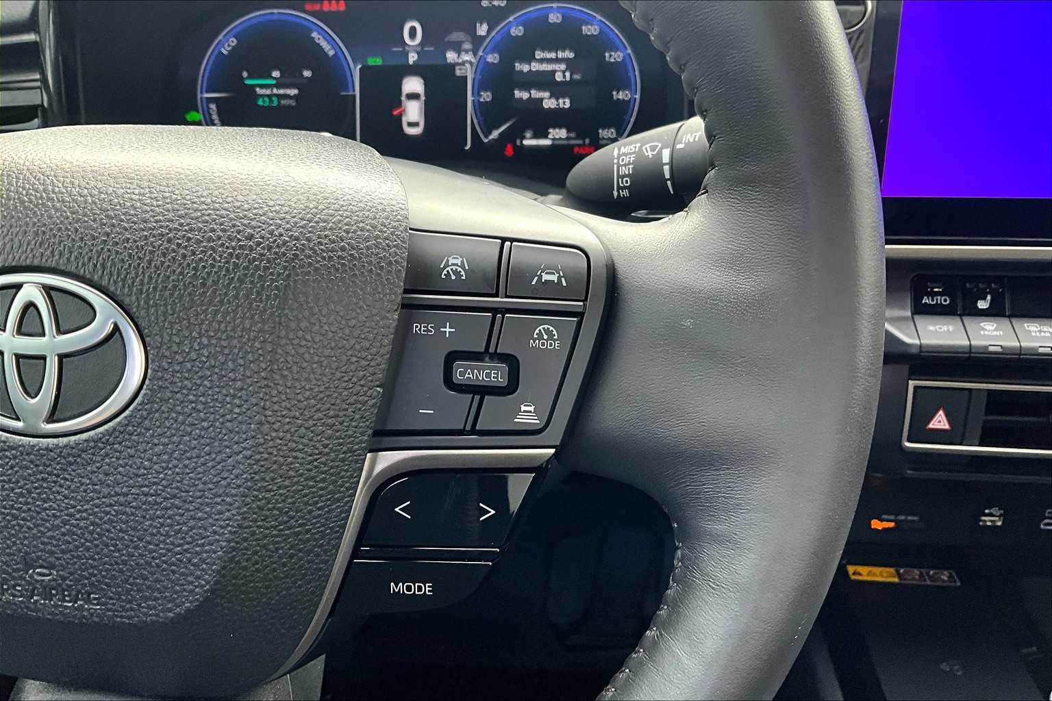 2025 Toyota Camry XLE - Photo 24
