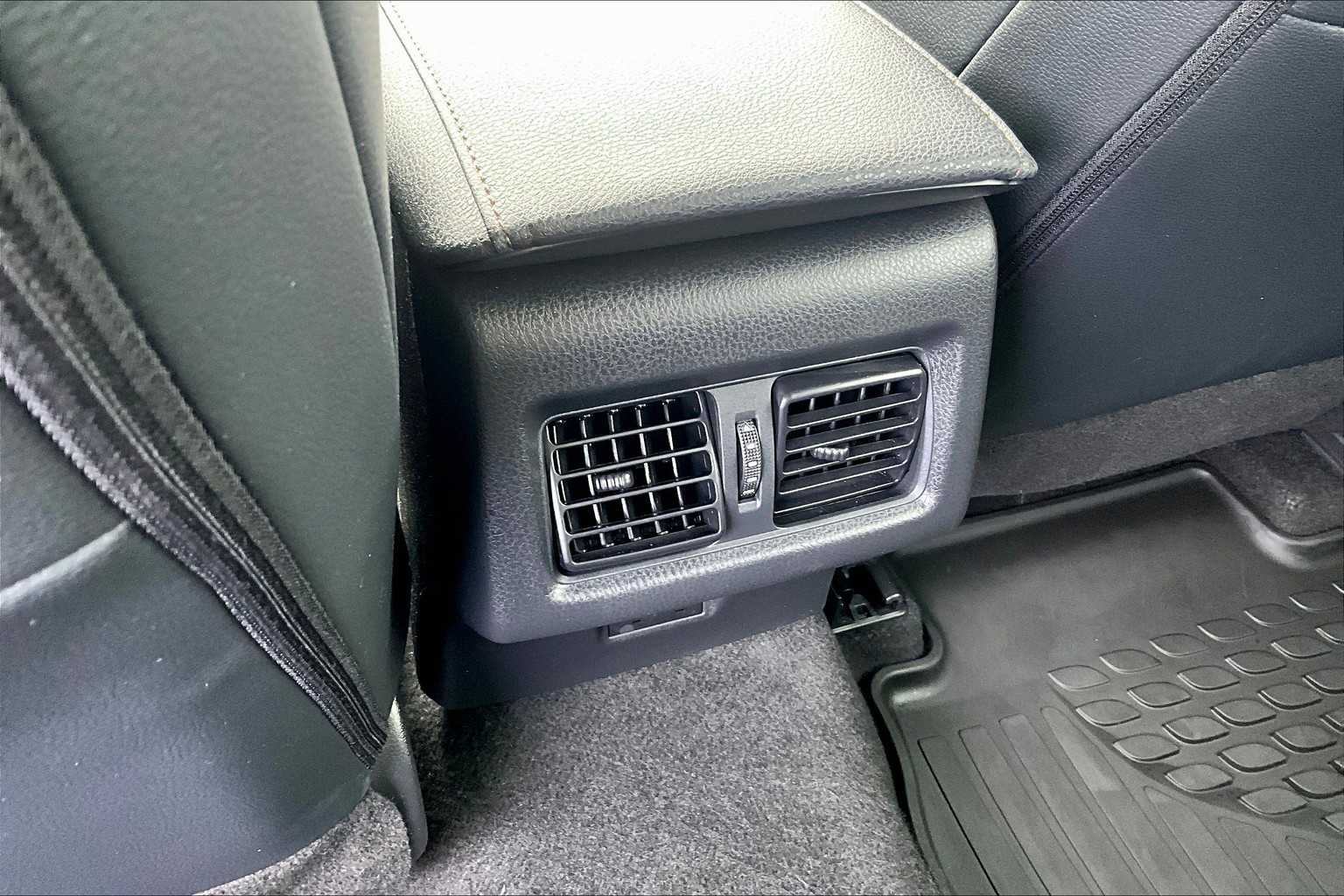 2025 Toyota Camry XLE - Photo 28