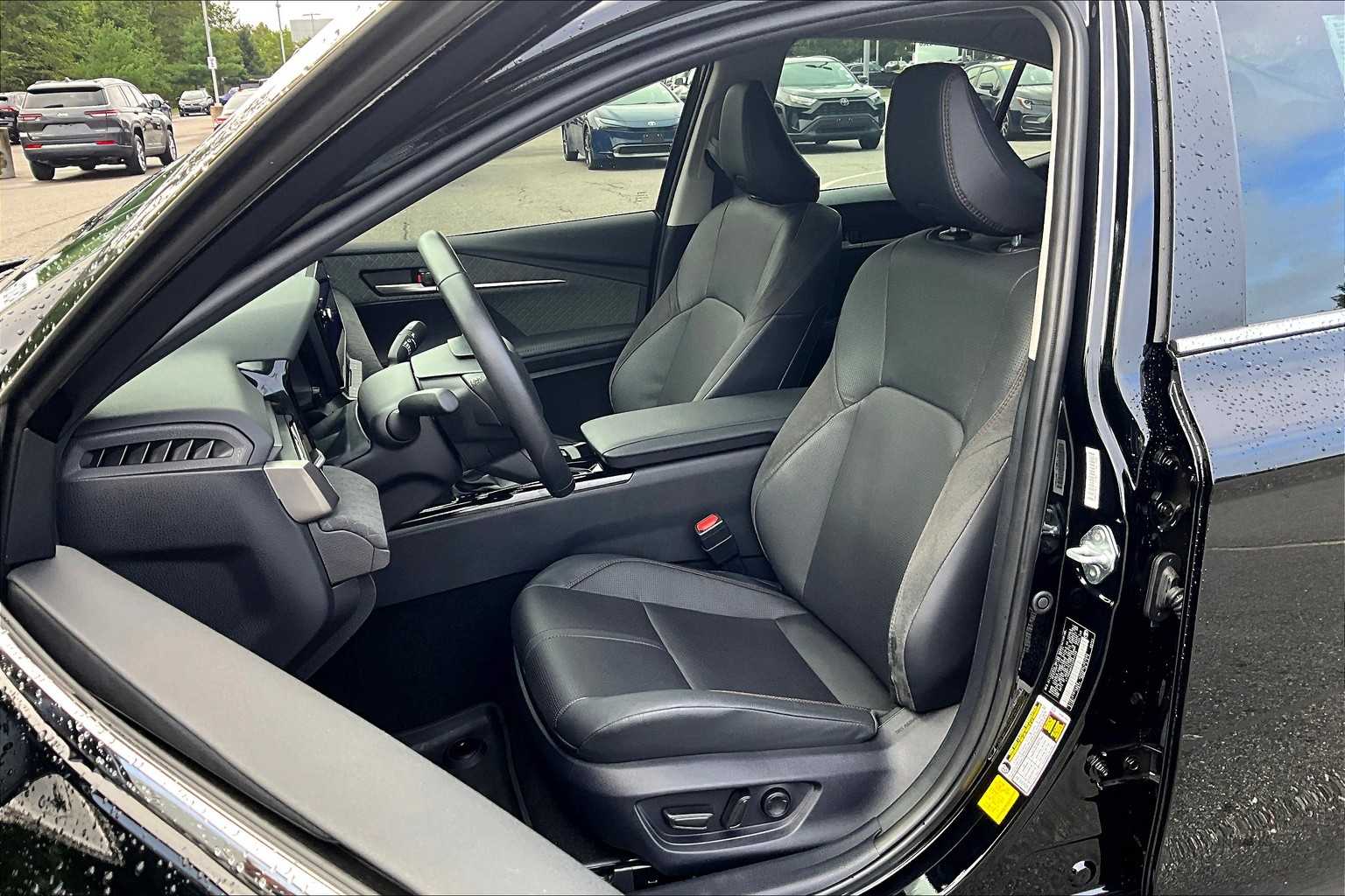 2025 Toyota Camry XLE - Photo 10