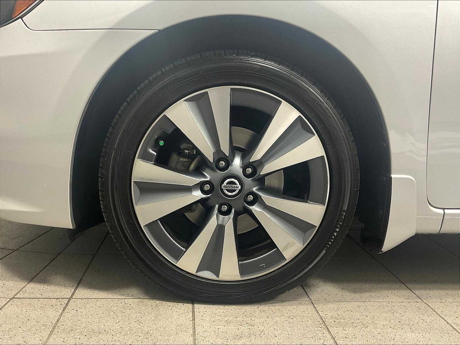 2019 Nissan Sentra SV - Photo 7