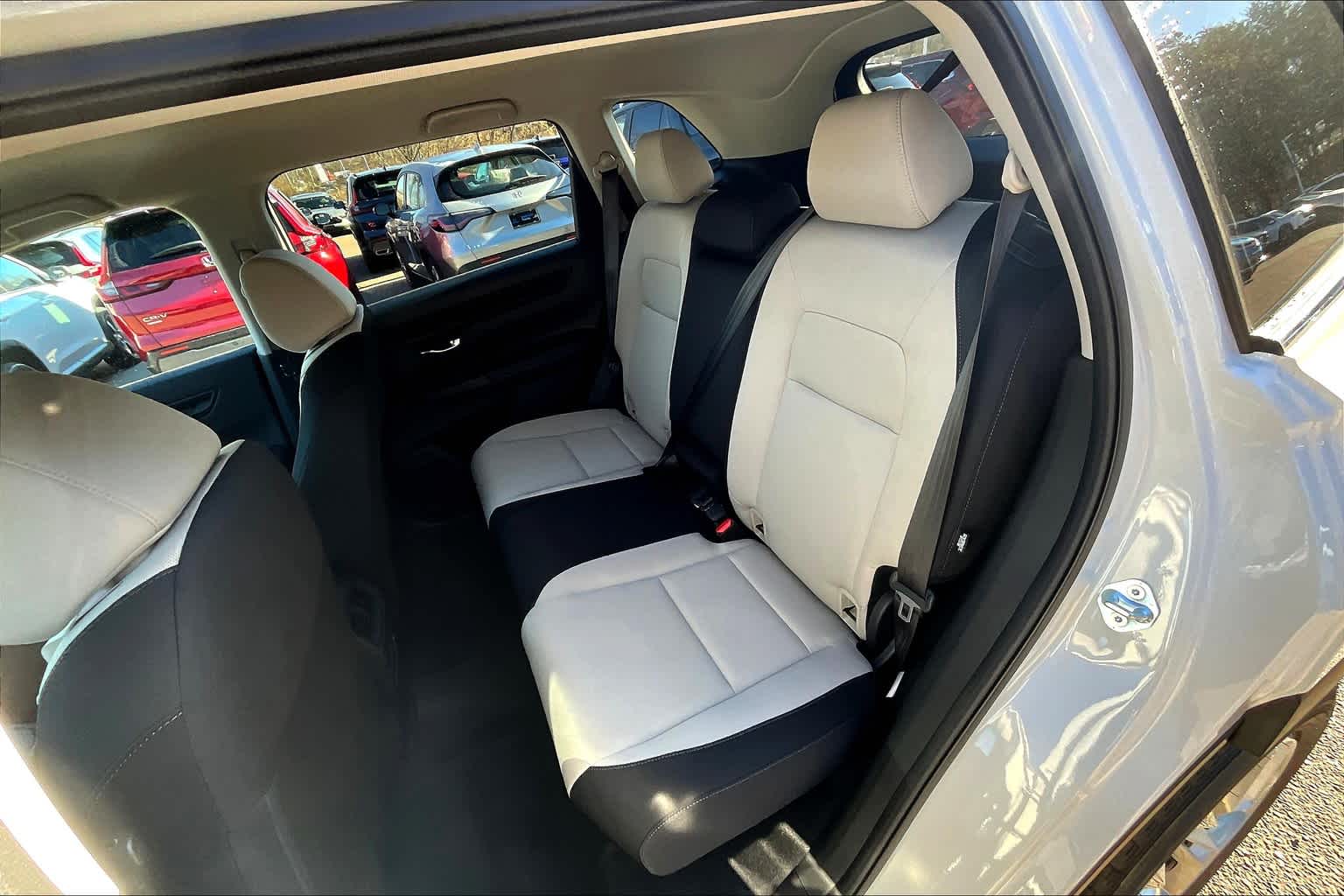 2025 Honda CR-V LX - Photo 15