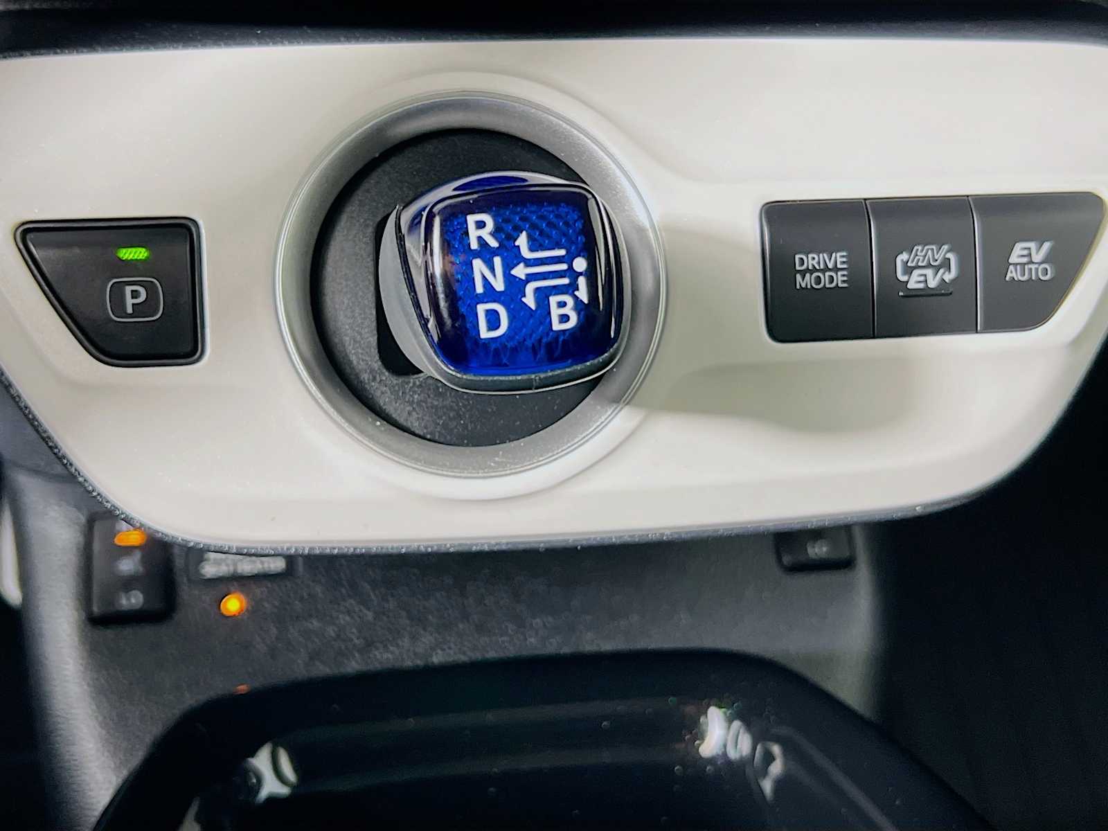 2018 Toyota Prius Prime Plus - Photo 17