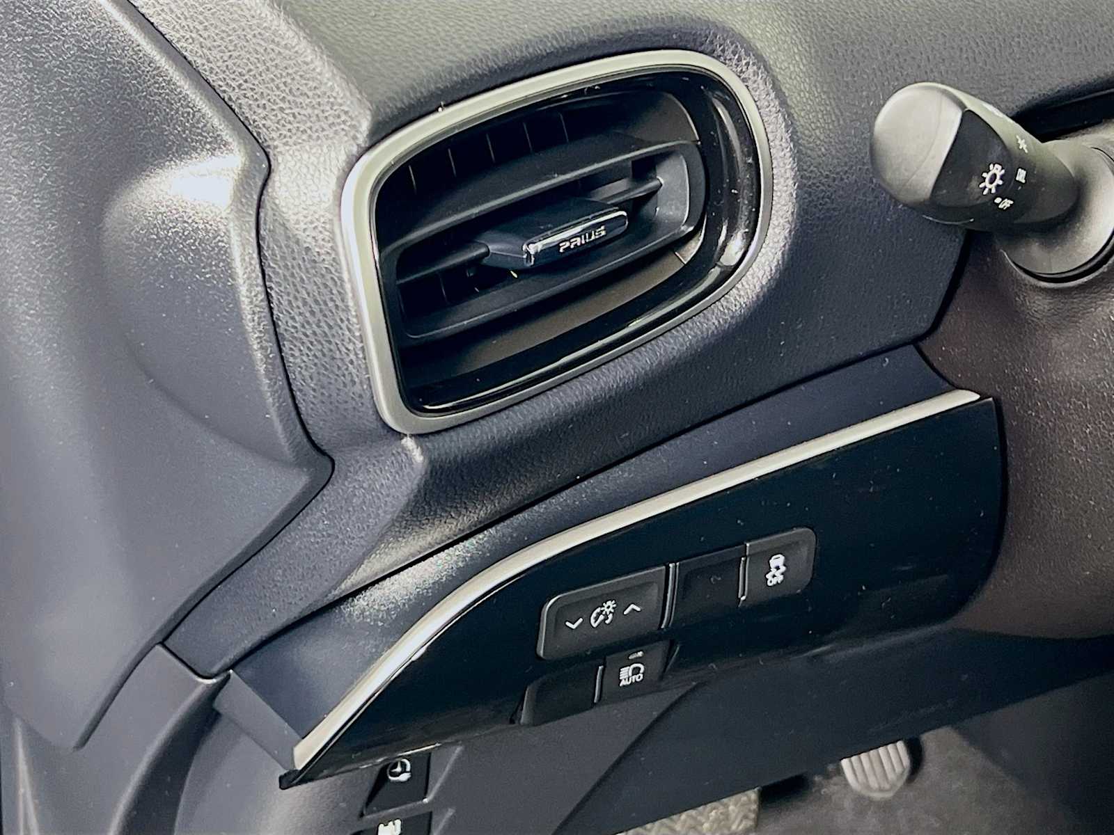 2018 Toyota Prius Prime Plus - Photo 10