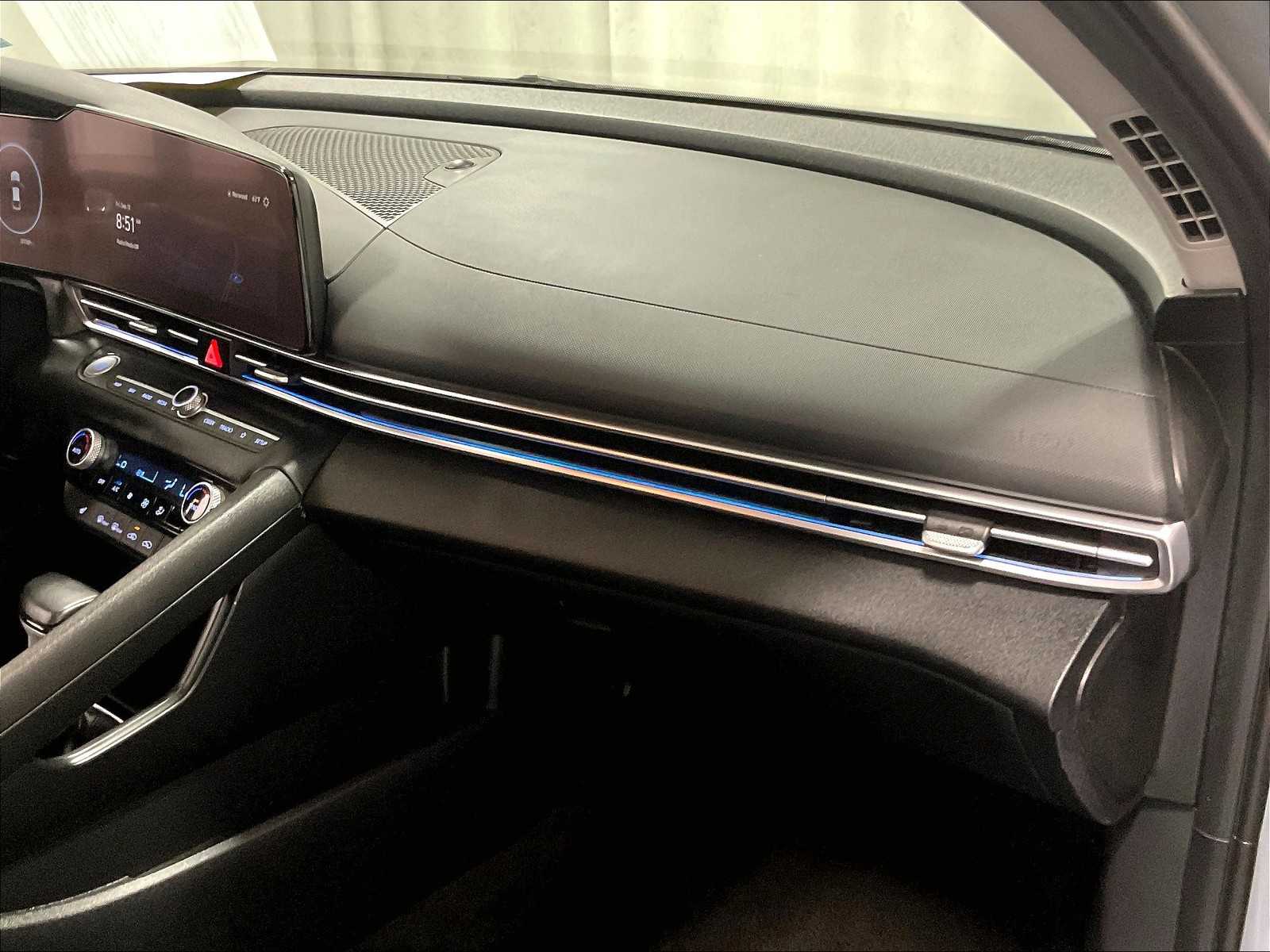 2023 Hyundai Elantra Limited - Photo 13