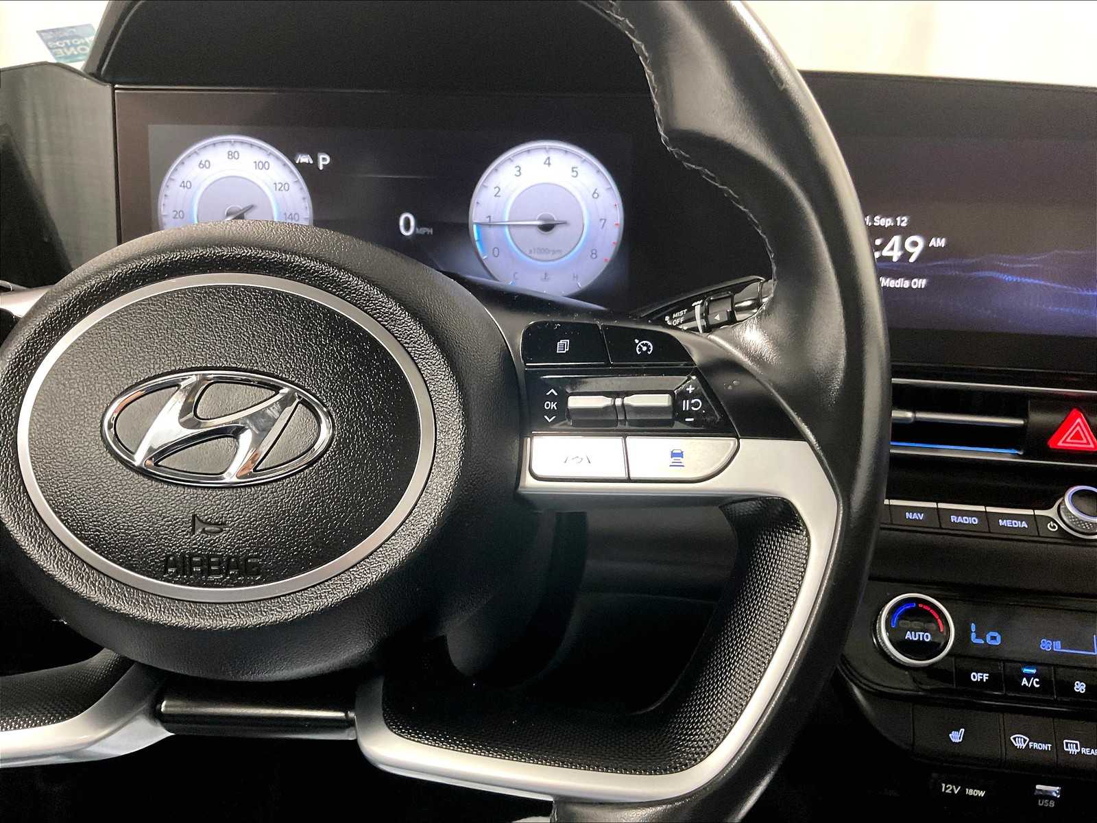 2023 Hyundai Elantra Limited - Photo 24