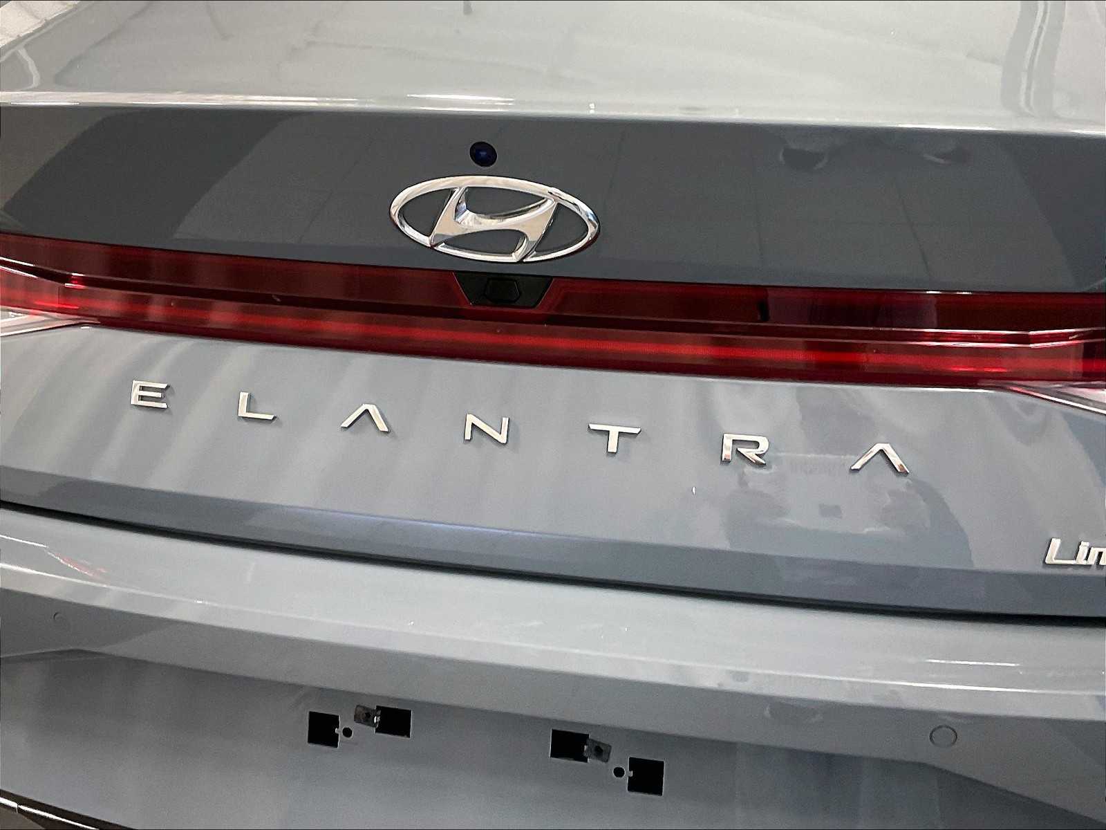 2023 Hyundai Elantra Limited - Photo 29