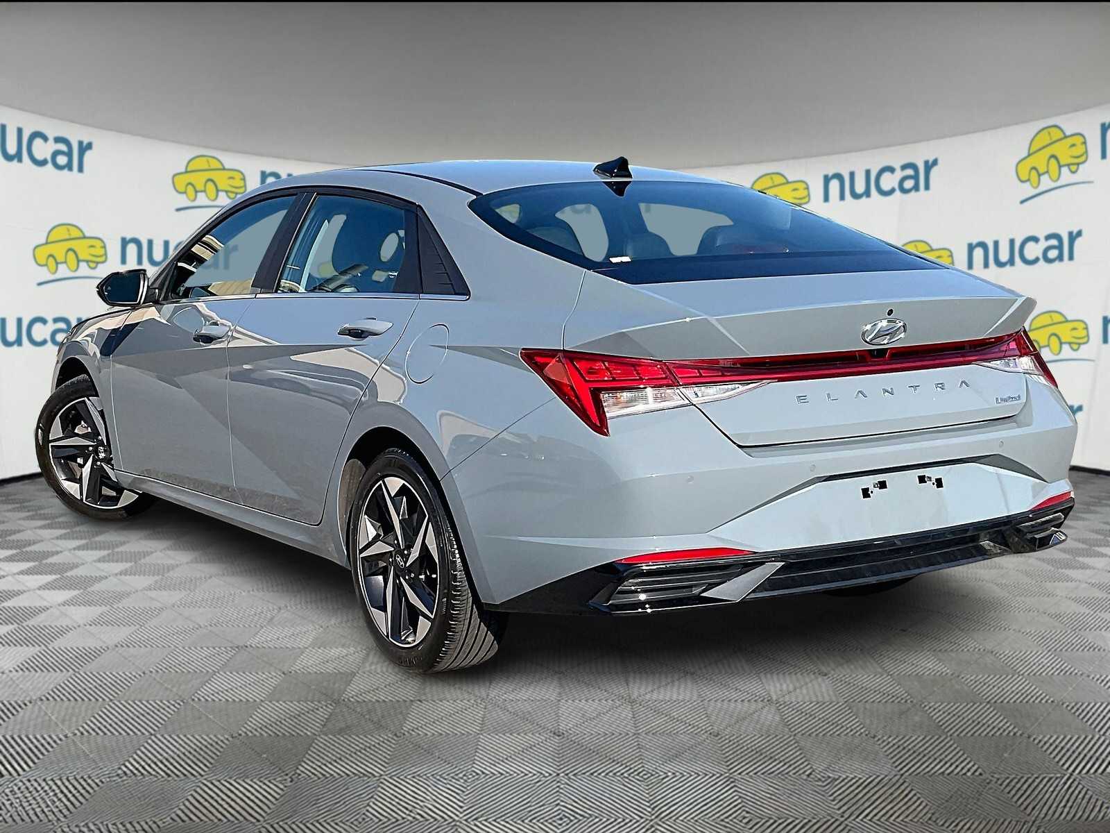 2023 Hyundai Elantra Limited - Photo 4