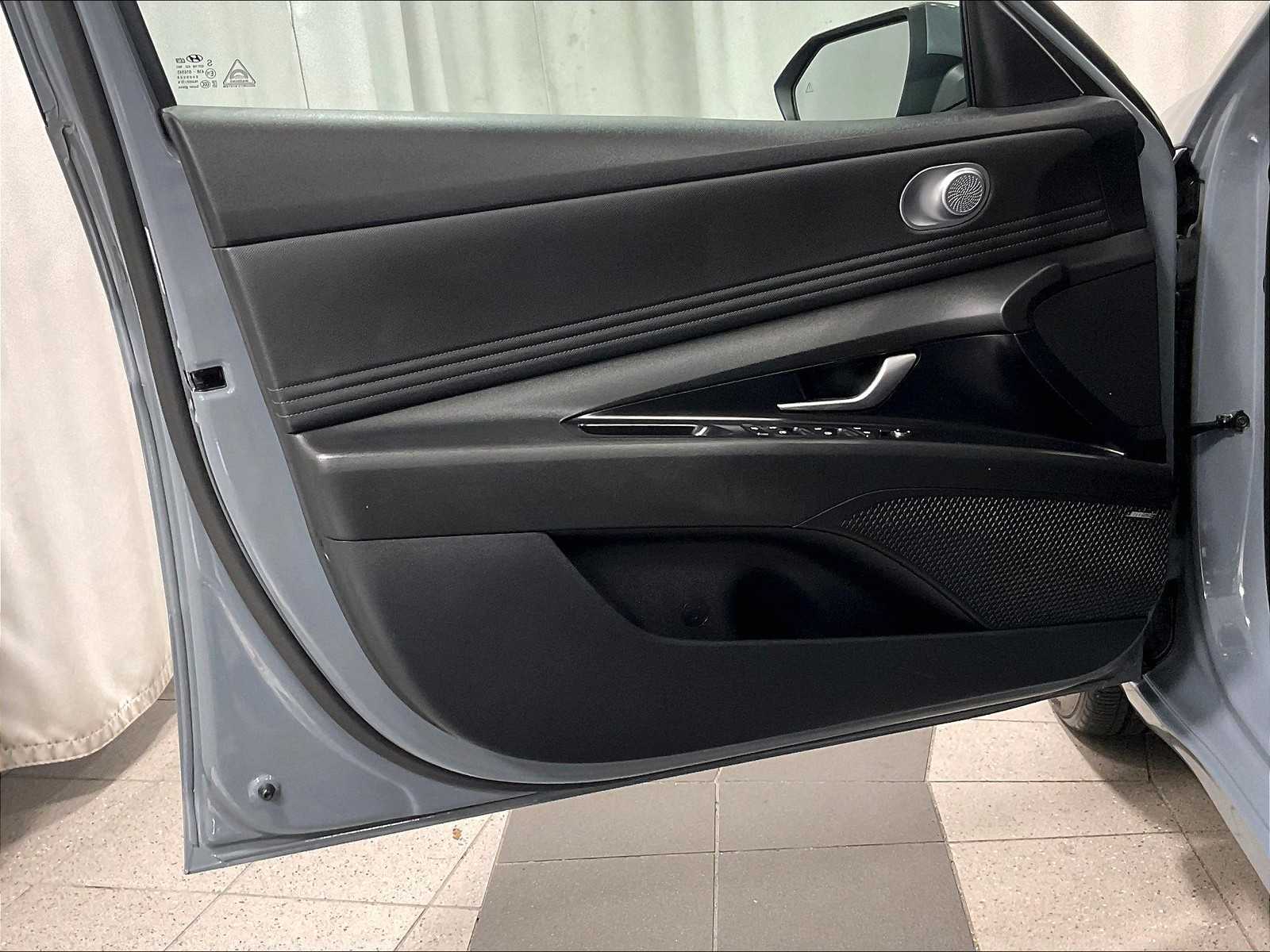 2023 Hyundai Elantra Limited - Photo 9