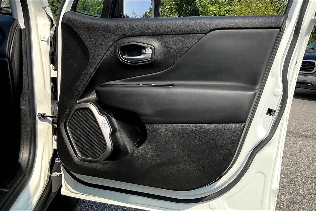 2022 Jeep Renegade Latitude - Photo 11