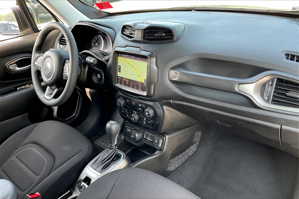 2022 Jeep Renegade Latitude - Photo 13