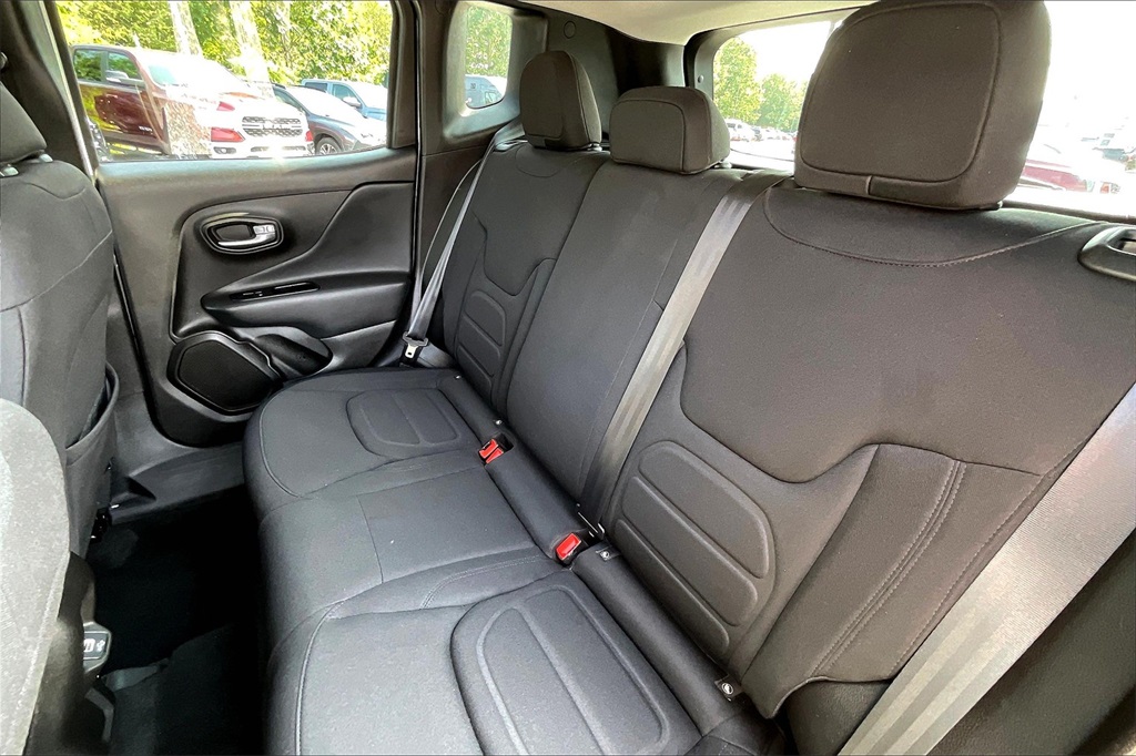2022 Jeep Renegade Latitude - Photo 14