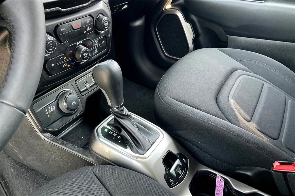 2022 Jeep Renegade Latitude - Photo 19