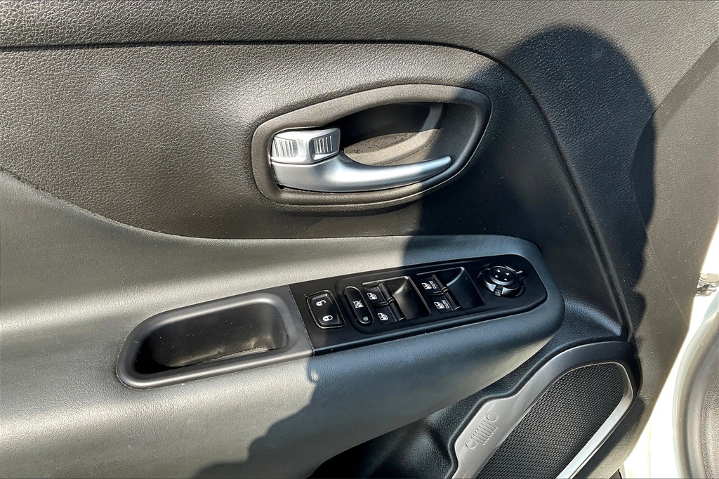 2022 Jeep Renegade Latitude - Photo 35