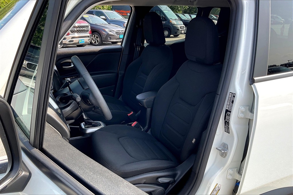 2022 Jeep Renegade Latitude - Photo 9