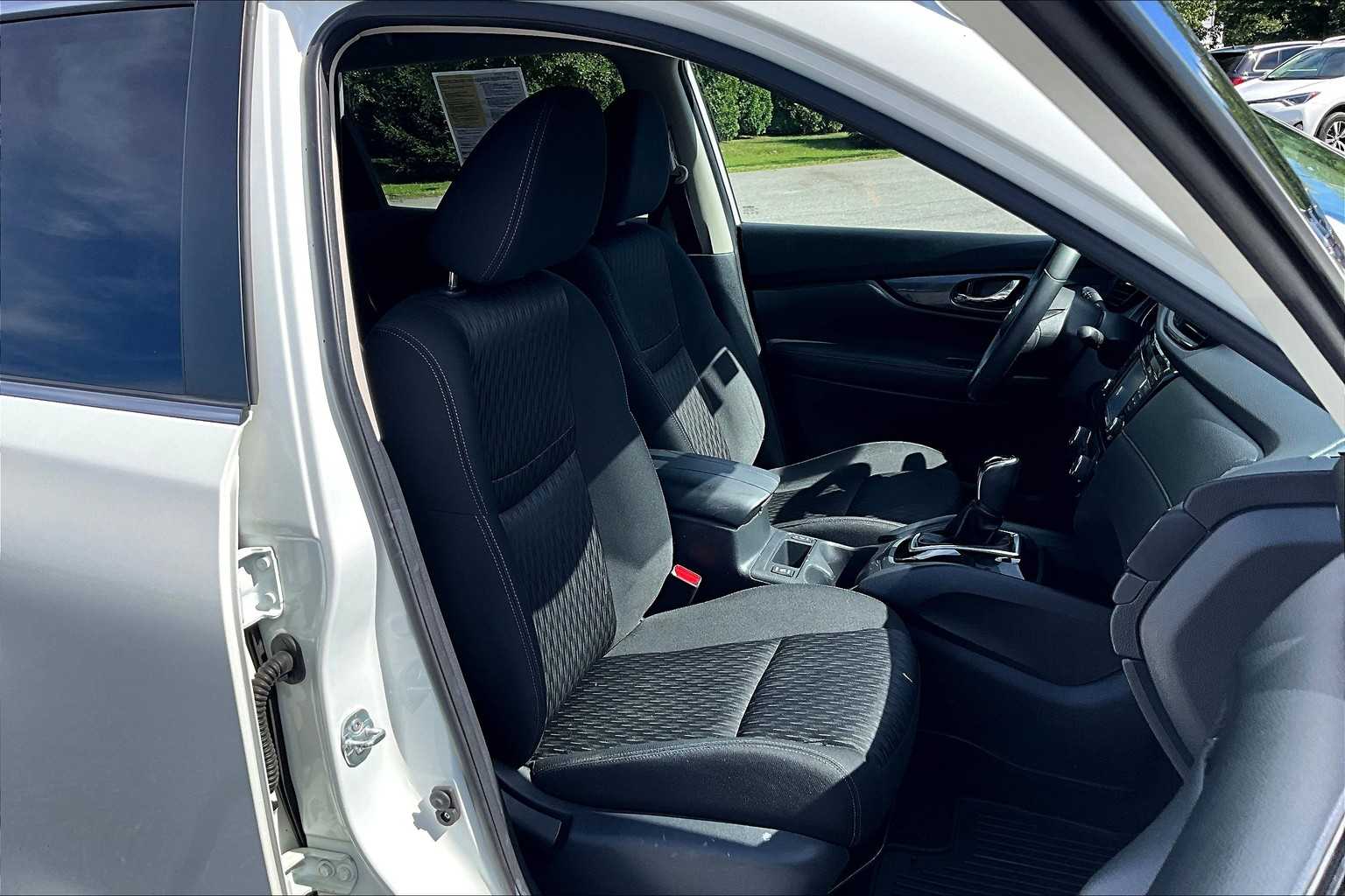2017 Nissan Rogue SV - Photo 11