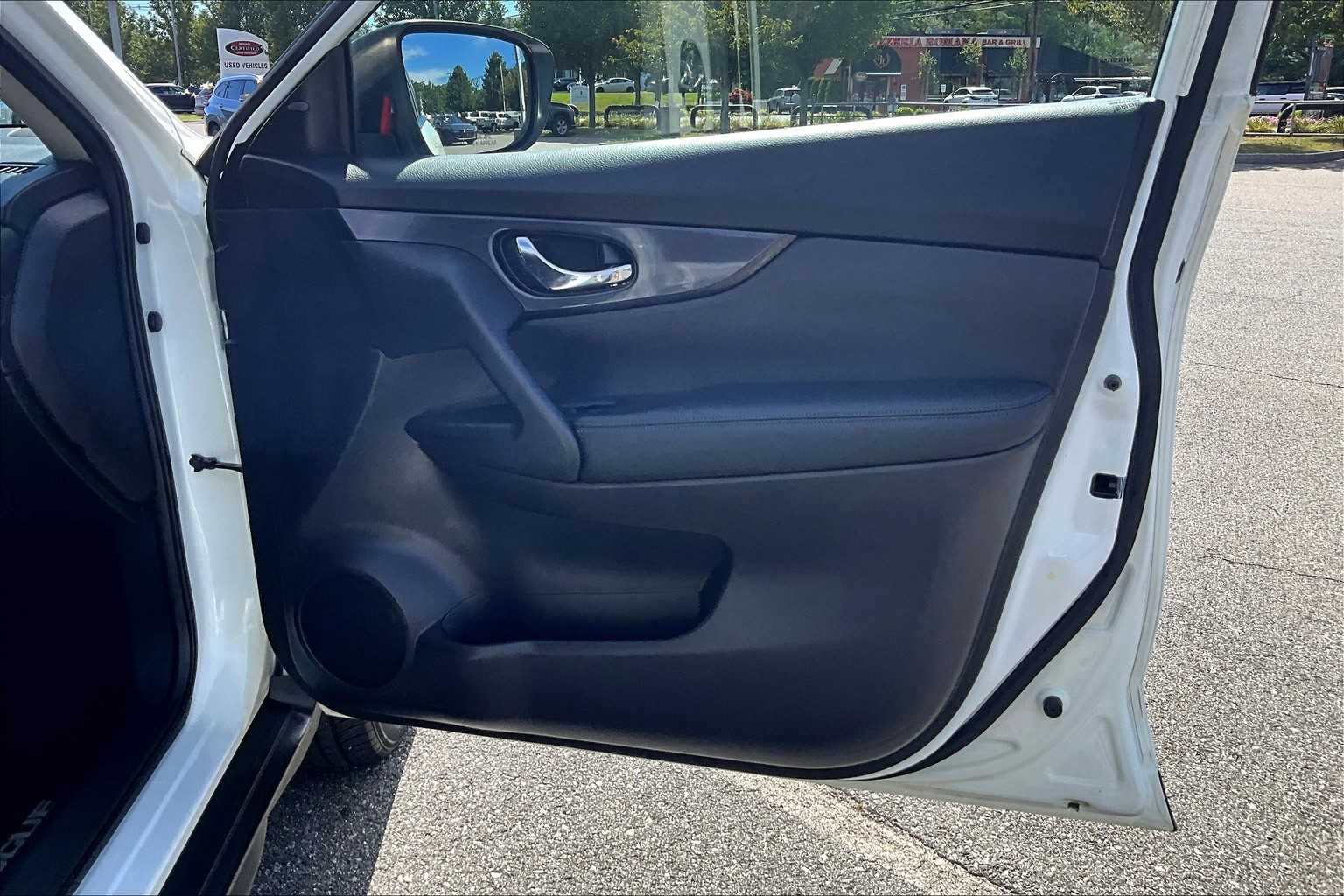 2017 Nissan Rogue SV - Photo 12