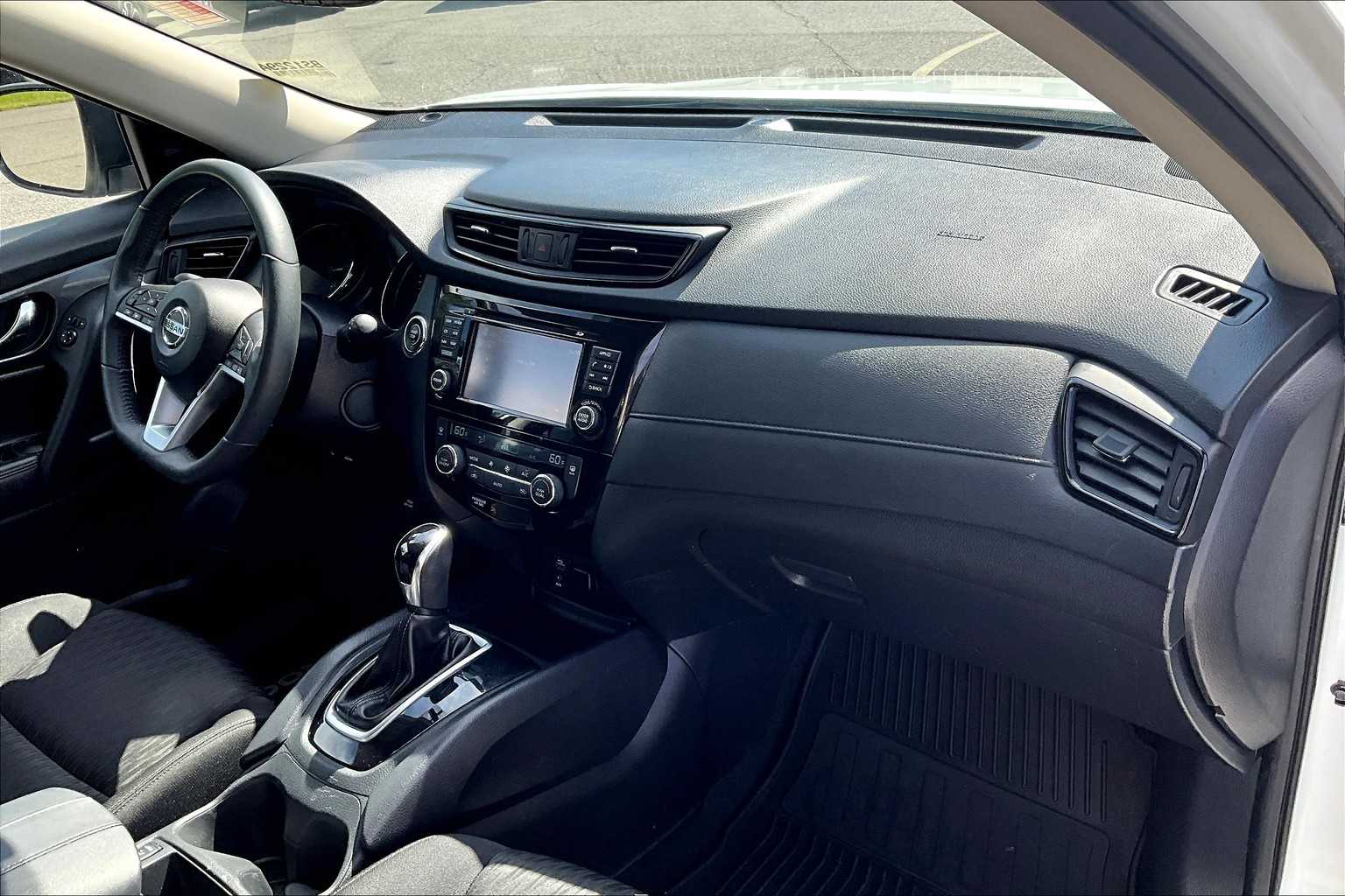 2017 Nissan Rogue SV - Photo 14