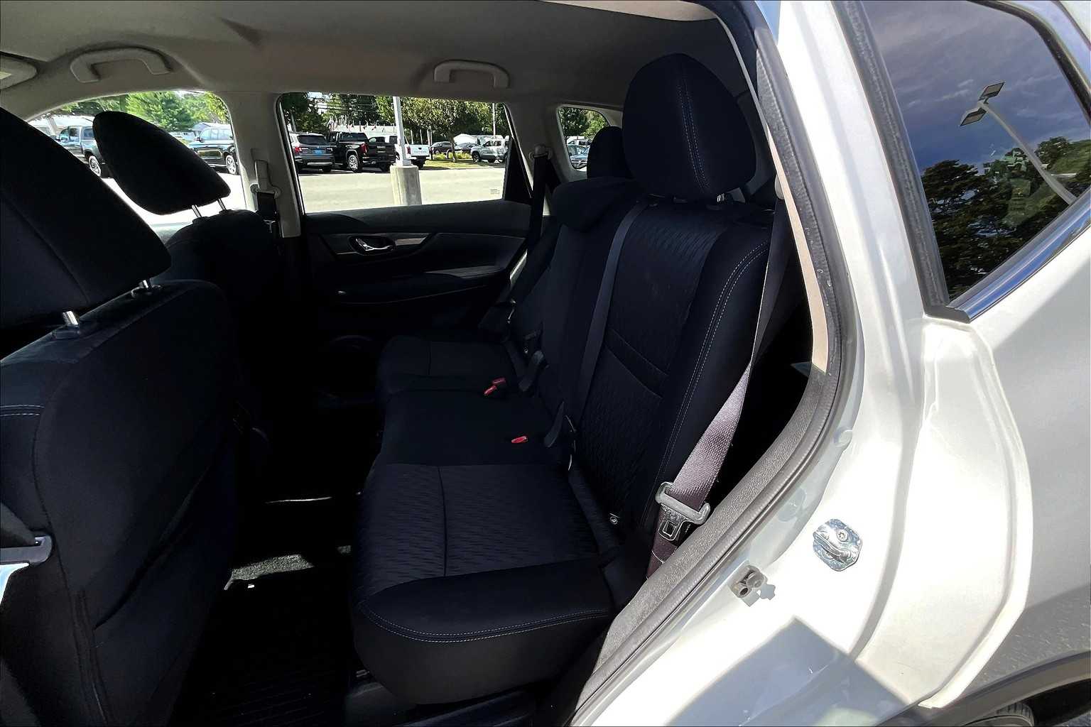 2017 Nissan Rogue SV - Photo 15