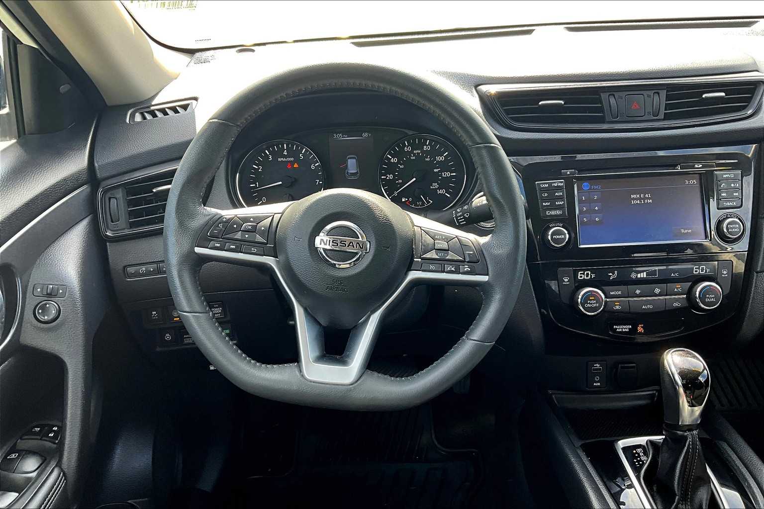 2017 Nissan Rogue SV - Photo 17
