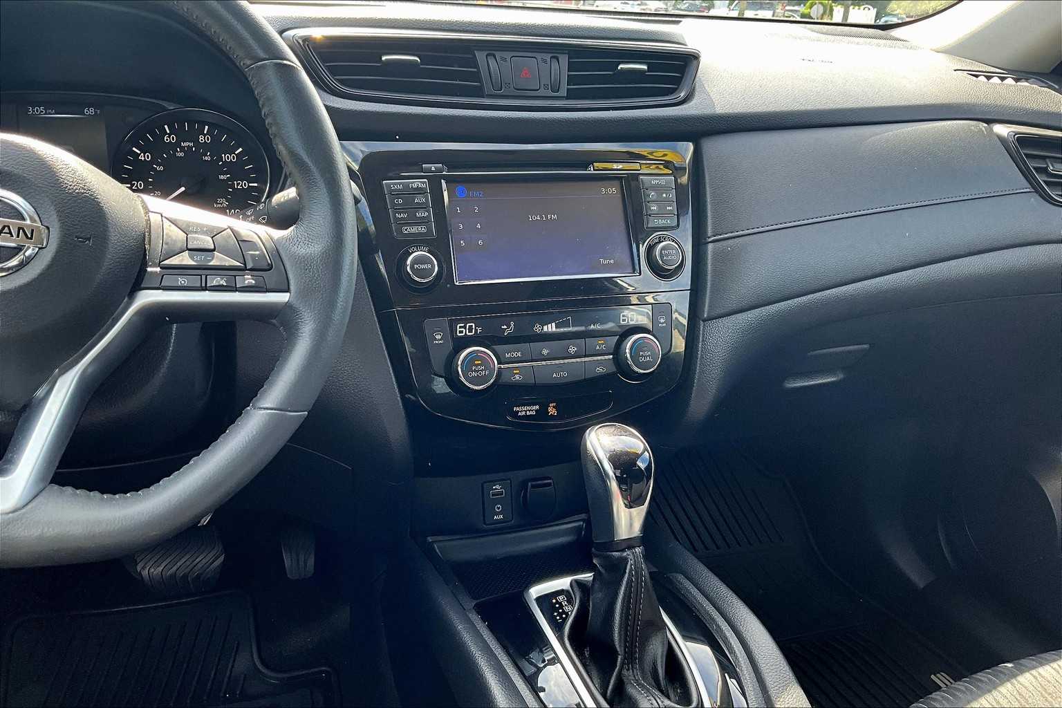 2017 Nissan Rogue SV - Photo 18