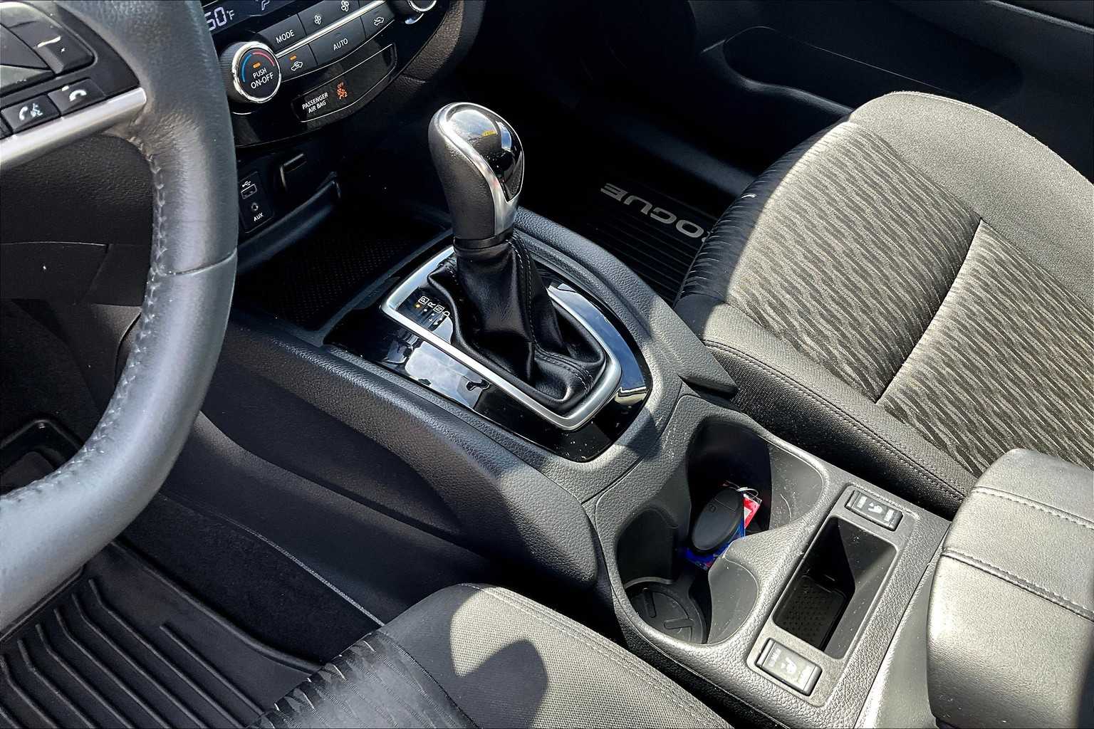 2017 Nissan Rogue SV - Photo 20