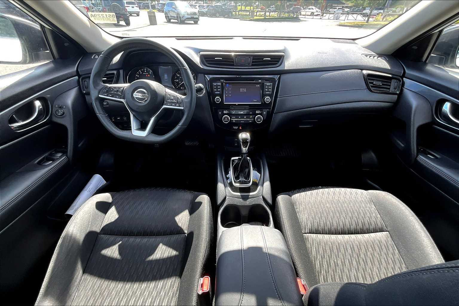 2017 Nissan Rogue SV - Photo 21
