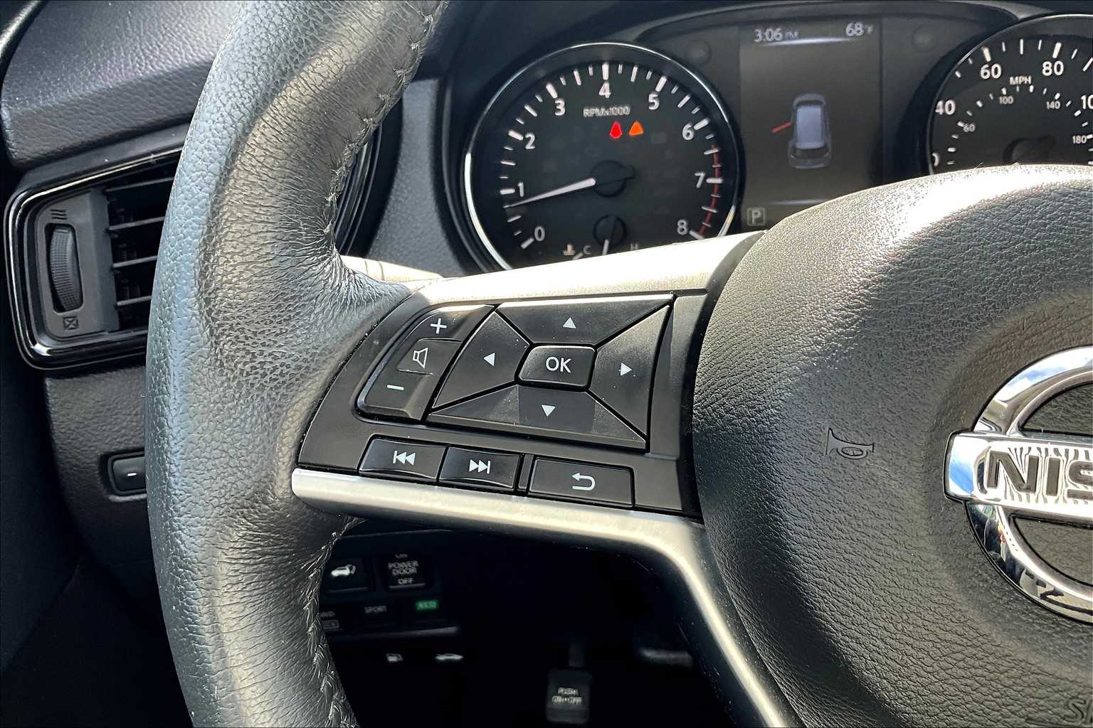 2017 Nissan Rogue SV - Photo 23