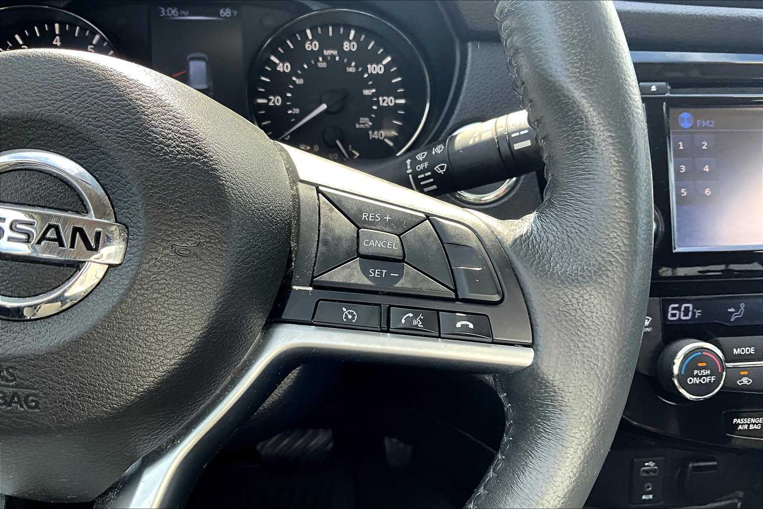 2017 Nissan Rogue SV - Photo 24