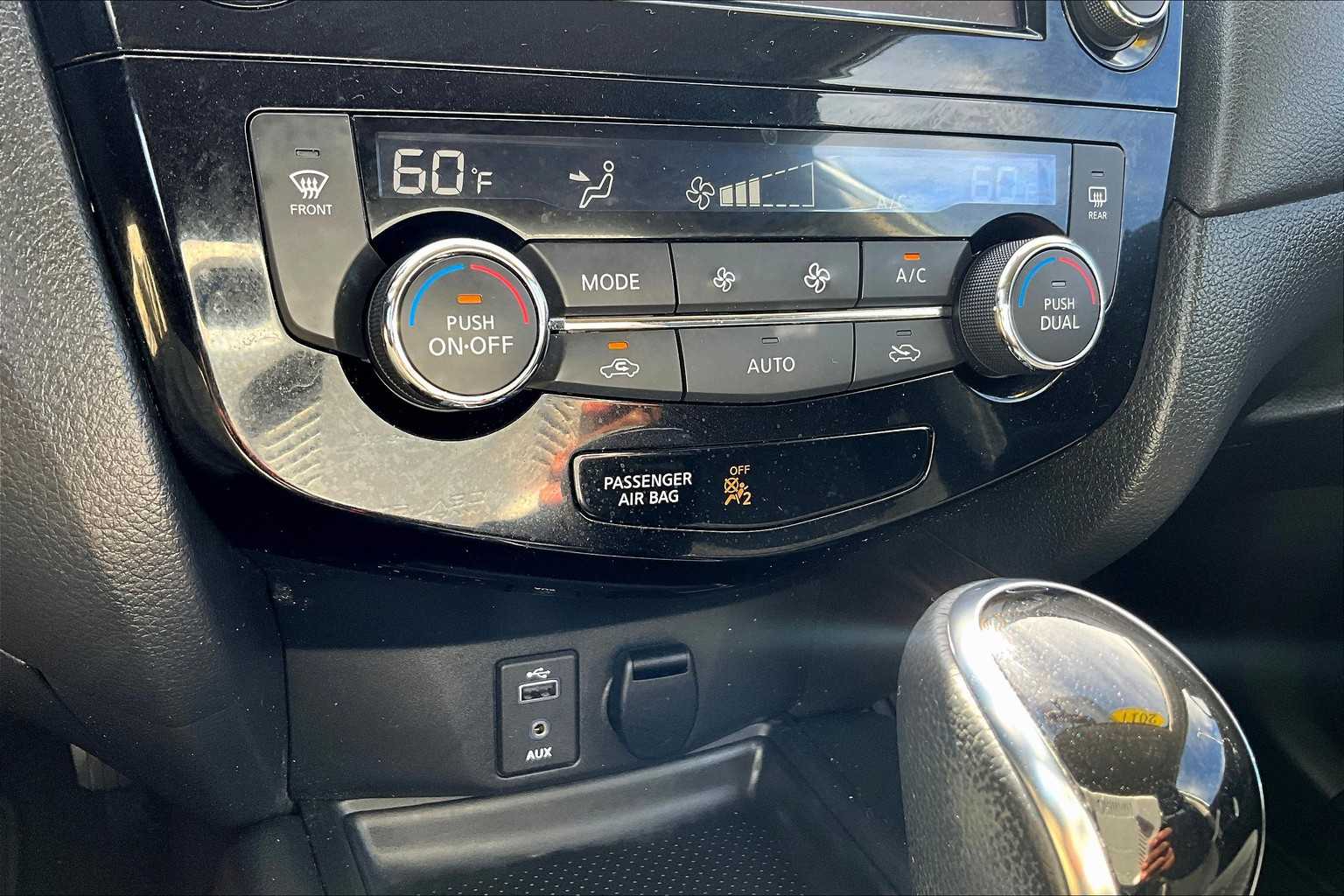 2017 Nissan Rogue SV - Photo 26