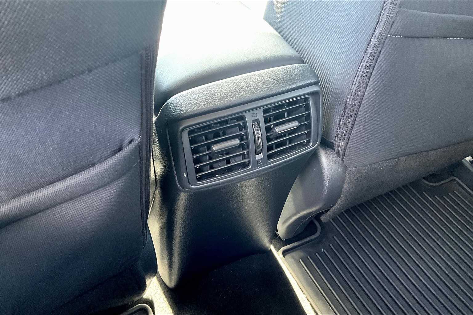 2017 Nissan Rogue SV - Photo 28