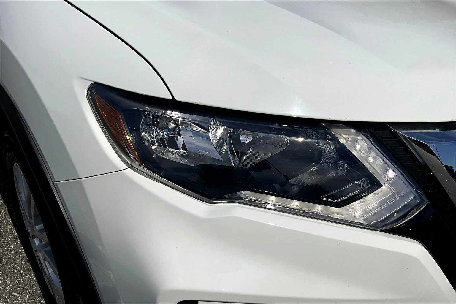 2017 Nissan Rogue SV - Photo 33
