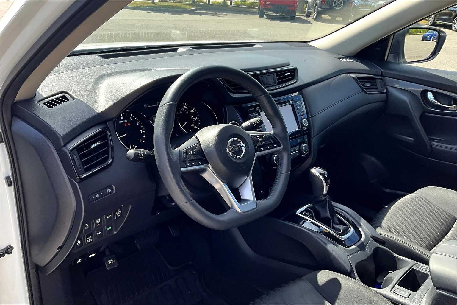 2017 Nissan Rogue SV - Photo 8