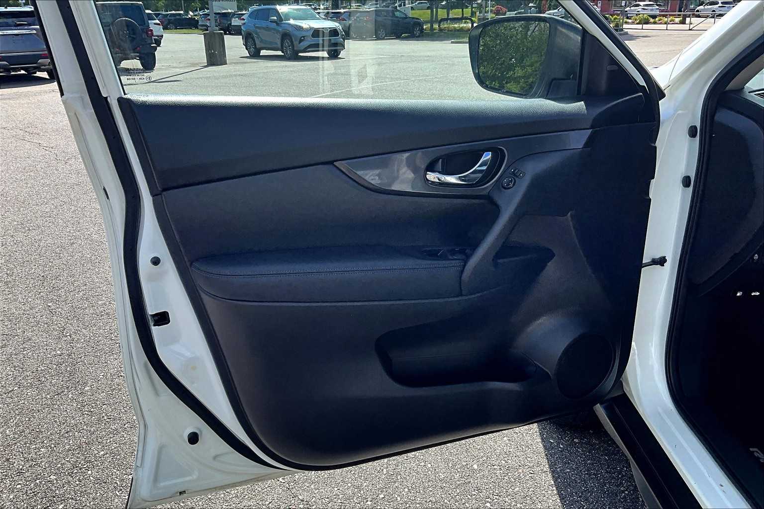 2017 Nissan Rogue SV - Photo 9