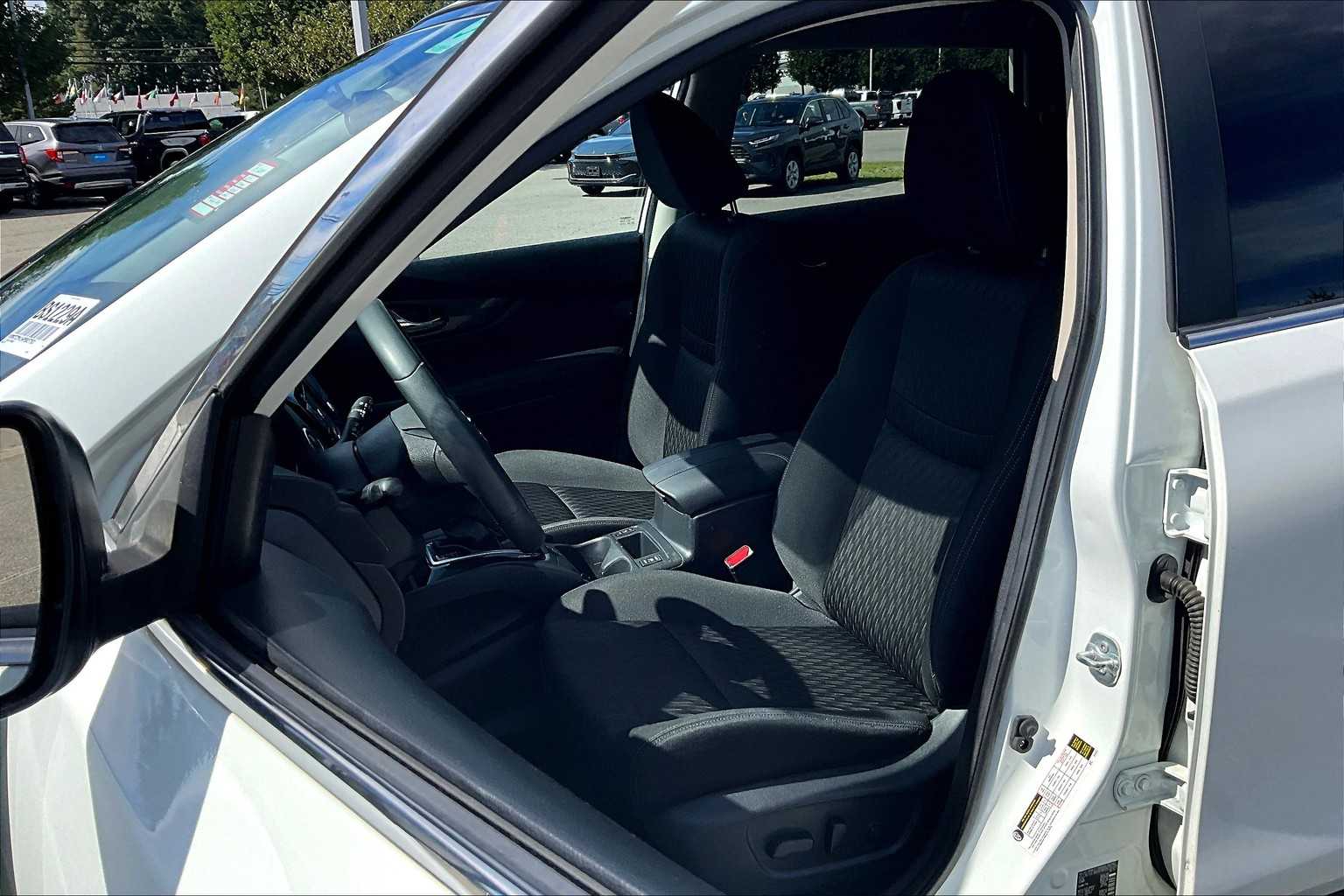2017 Nissan Rogue SV - Photo 10