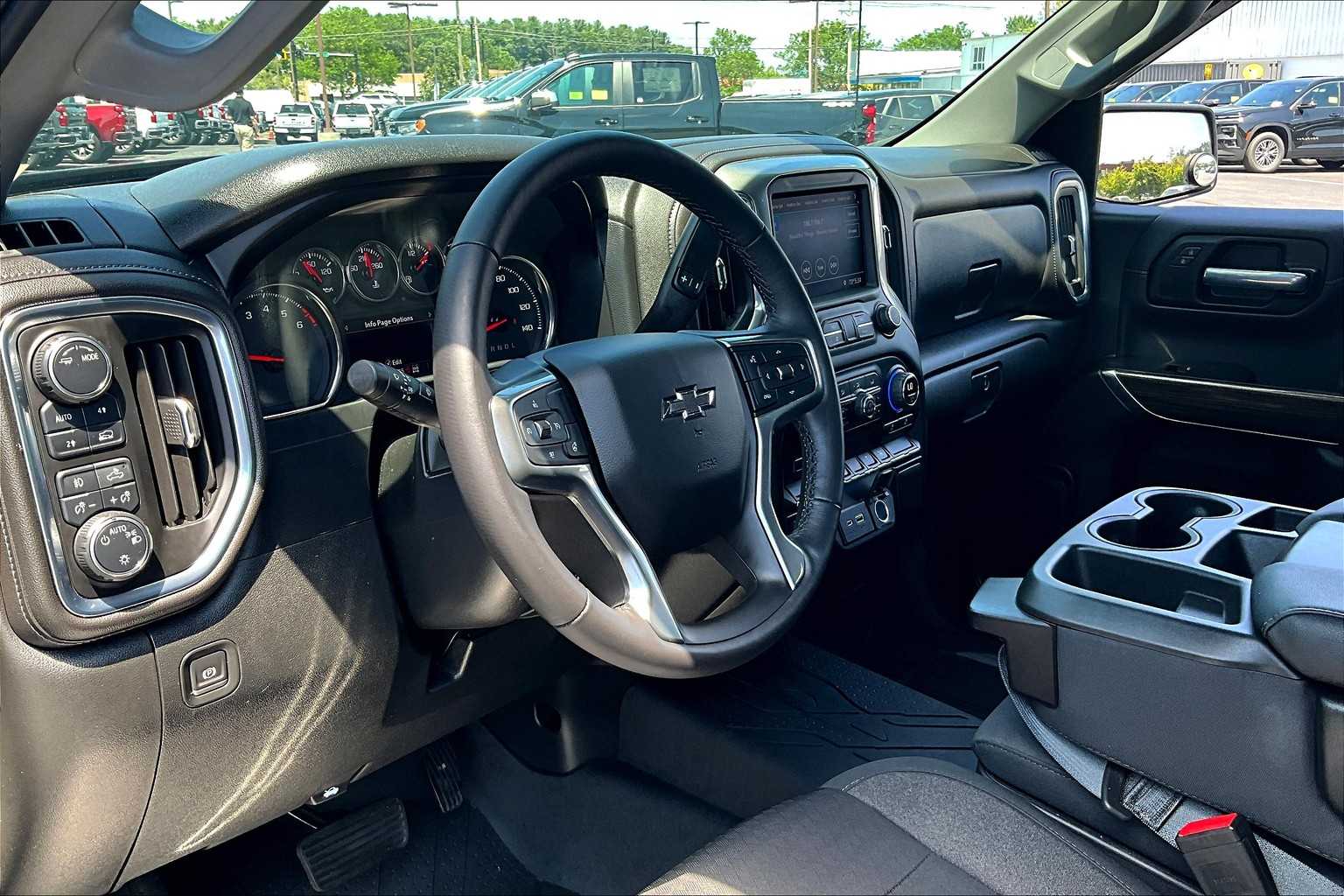2020 Chevrolet Silverado 1500 RST - Photo 8