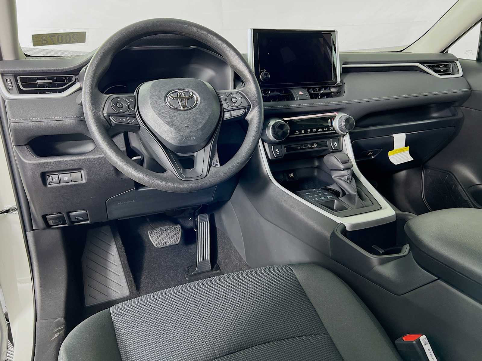 2025 Toyota RAV4 LE - Photo 6