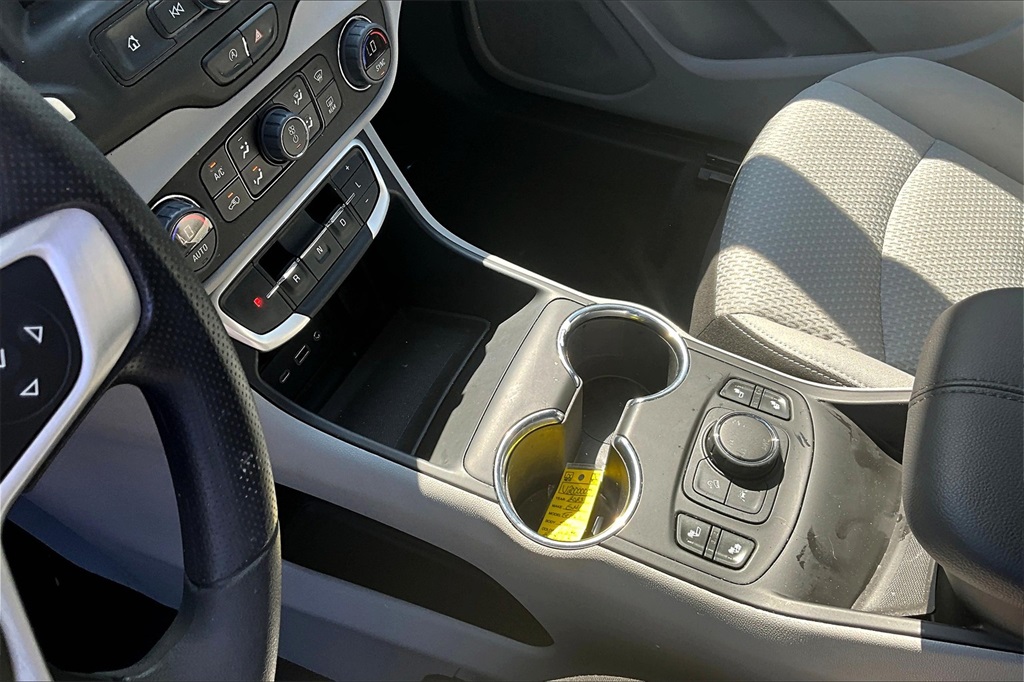 2023 GMC Terrain SLE - Photo 20