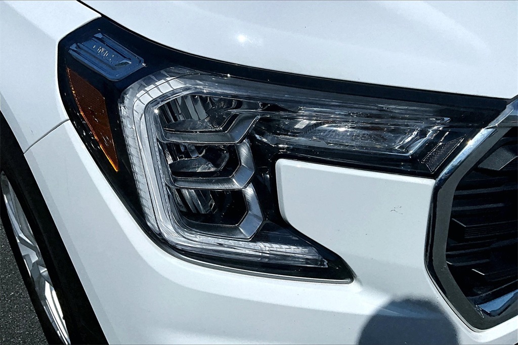 2023 GMC Terrain SLE - Photo 30