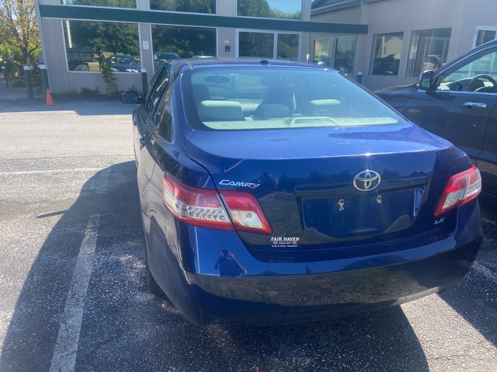 2011 Toyota Camry SE - Photo 3