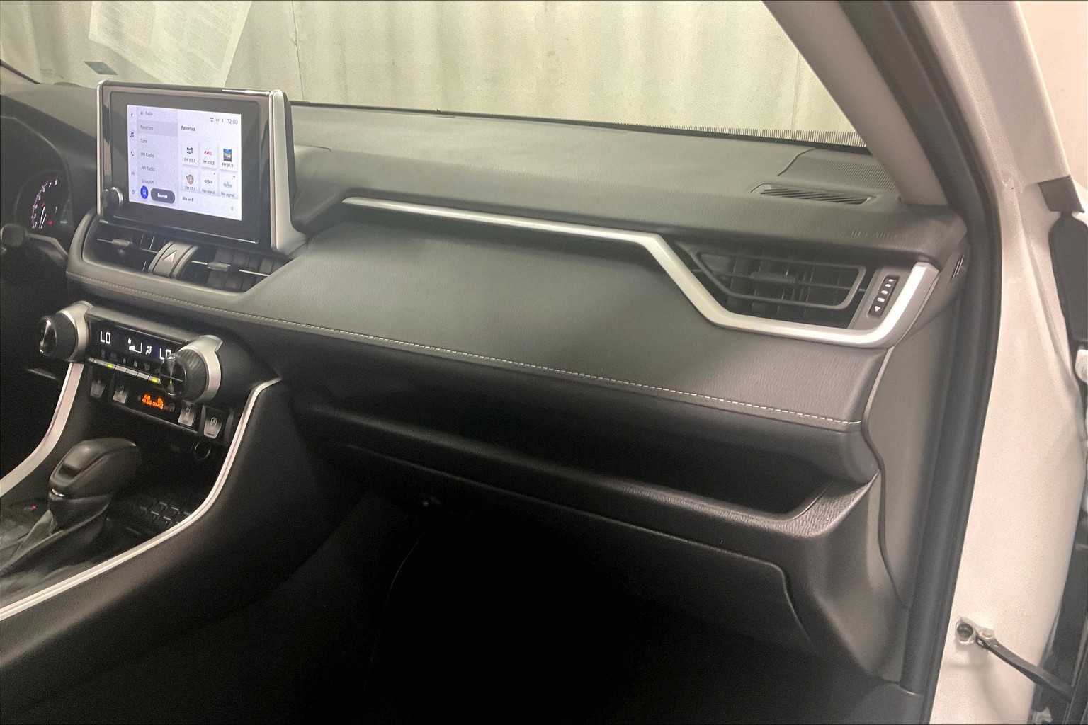 2023 Toyota RAV4 XLE - Photo 13