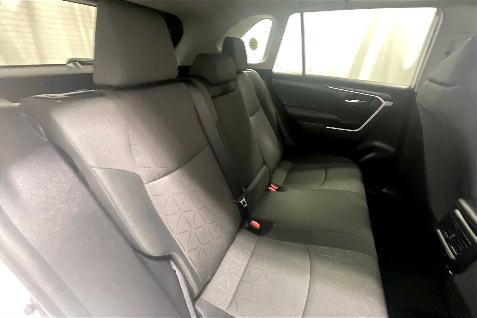 2023 Toyota RAV4 XLE - Photo 16