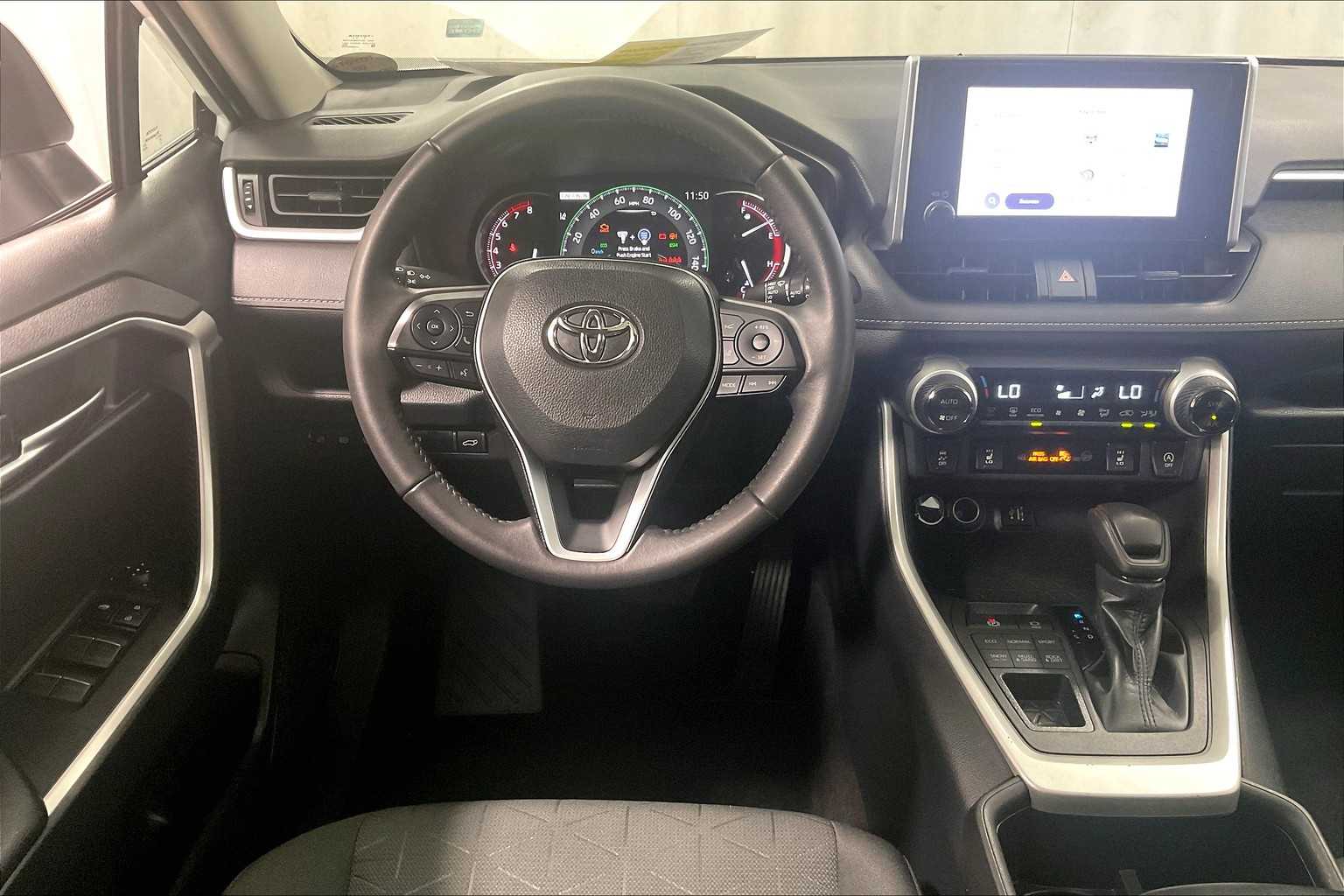 2023 Toyota RAV4 XLE - Photo 17