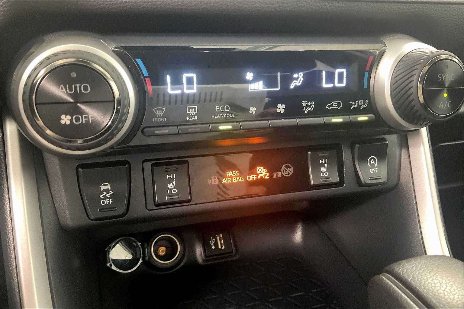 2023 Toyota RAV4 XLE - Photo 26