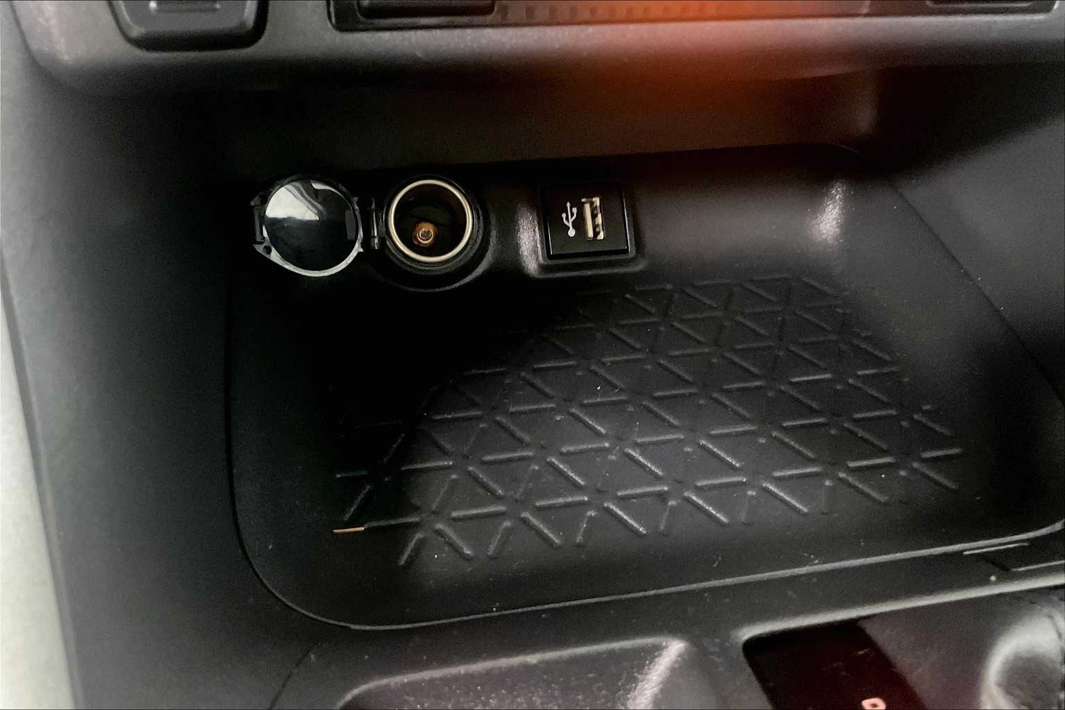 2023 Toyota RAV4 XLE - Photo 27