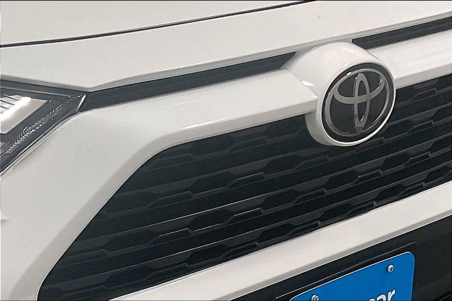 2023 Toyota RAV4 XLE - Photo 32