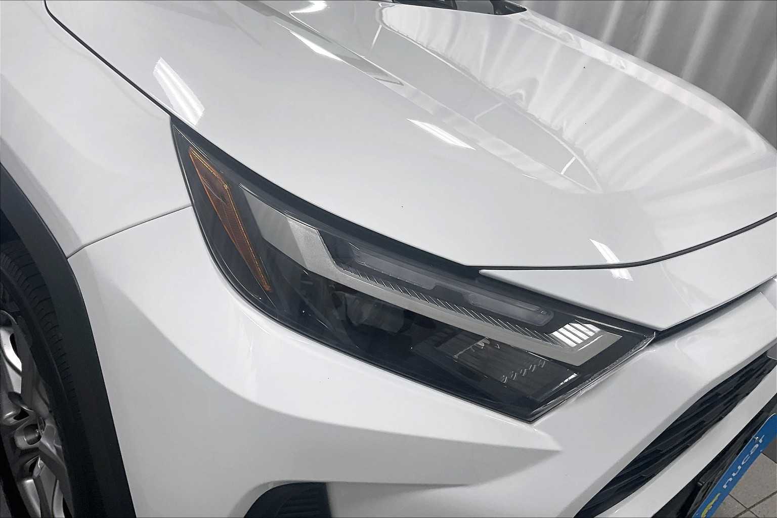 2023 Toyota RAV4 XLE - Photo 33