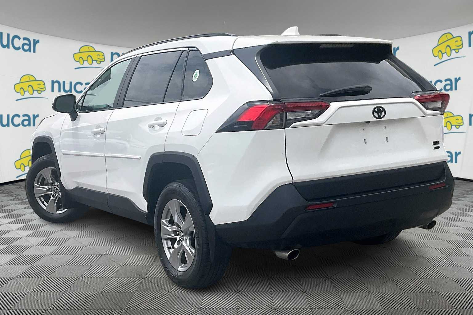 2023 Toyota RAV4 XLE - Photo 4